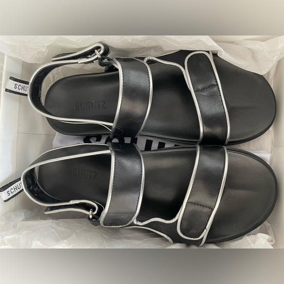 Zaha Metallic Leather Grip-Strap Platform Sandals - Picture 4 of 10